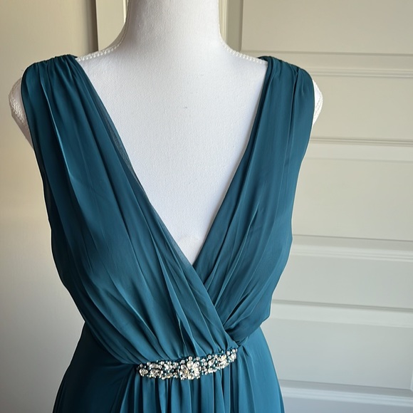 Size 8. Eliza J Floaty Chiffon Gown. - Picture 2 of 13
